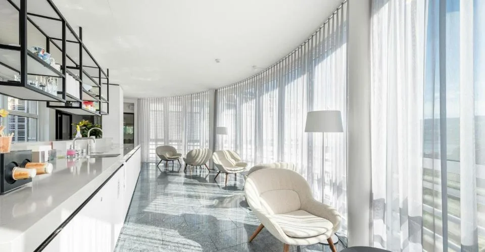 340 m² de bureaux modernes en Open-Space à Horgen