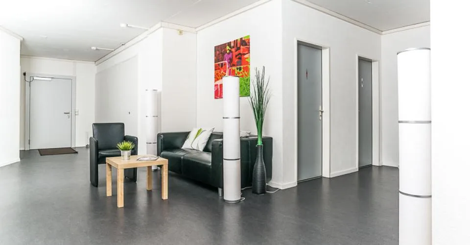 Bureau--Locaux de pratique à seulement 10 minutes à pied de la gare!