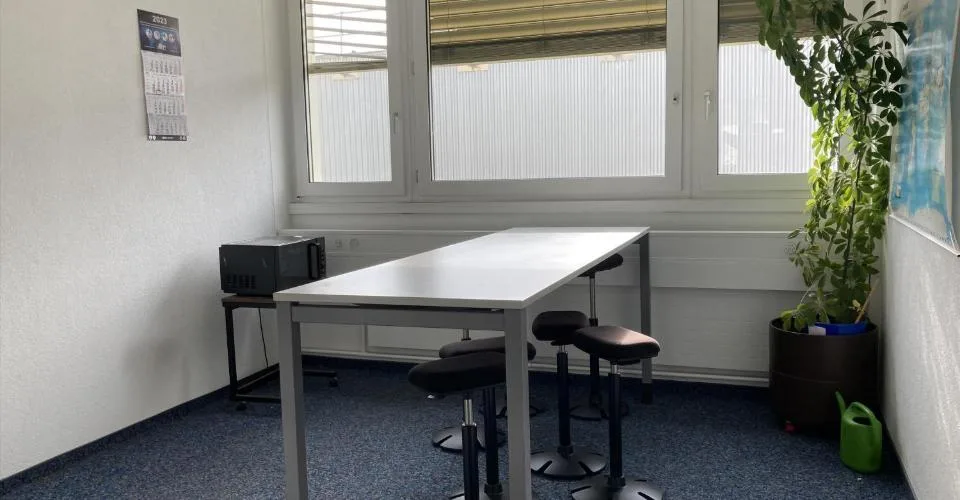 Bureaux à emménager immédiatement dans un quartier industriel logistique très fréquenté
