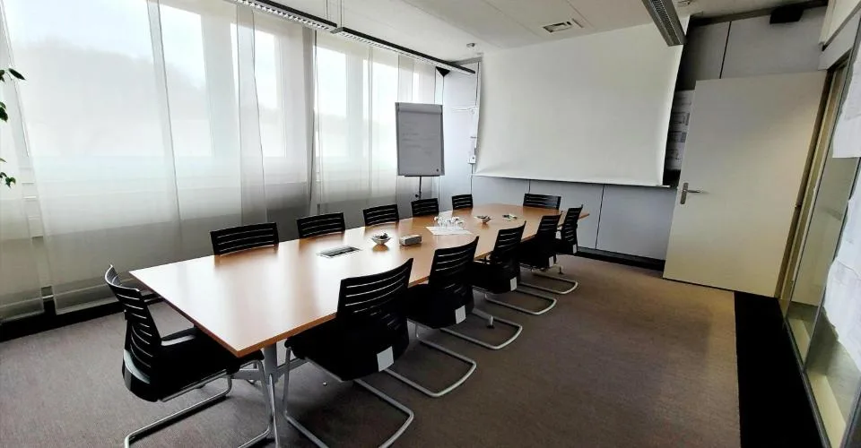 Bureaux à emménager immédiatement dans un quartier industriel logistique très fréquenté