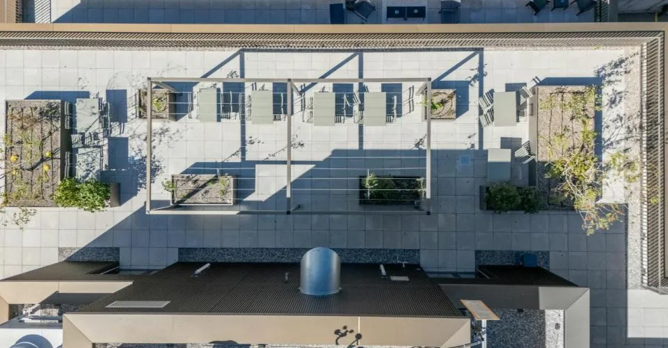 500 m2 de nouveaux bureaux climatisés avec vue directe sur le vol