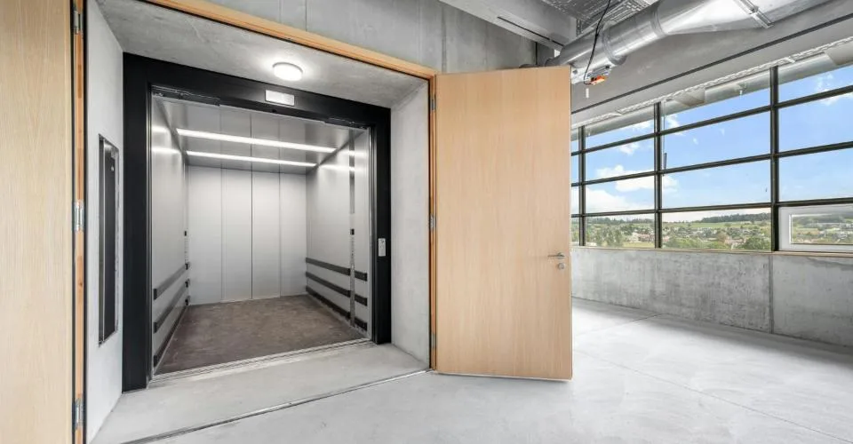 Bureau moderne (mixte) et espace commercial dans la nouvelle zone Zwhatt à partir de 300 m2