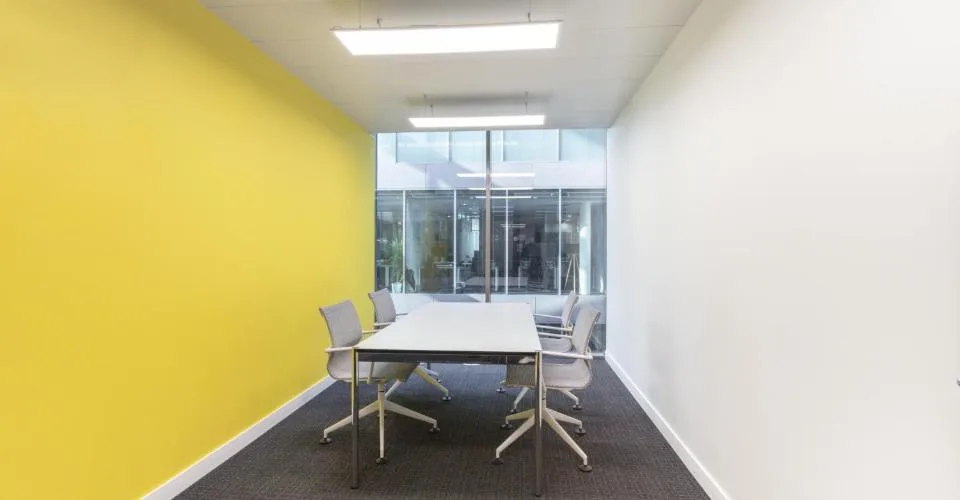 Eigener Schreibtisch in Regus Business Park