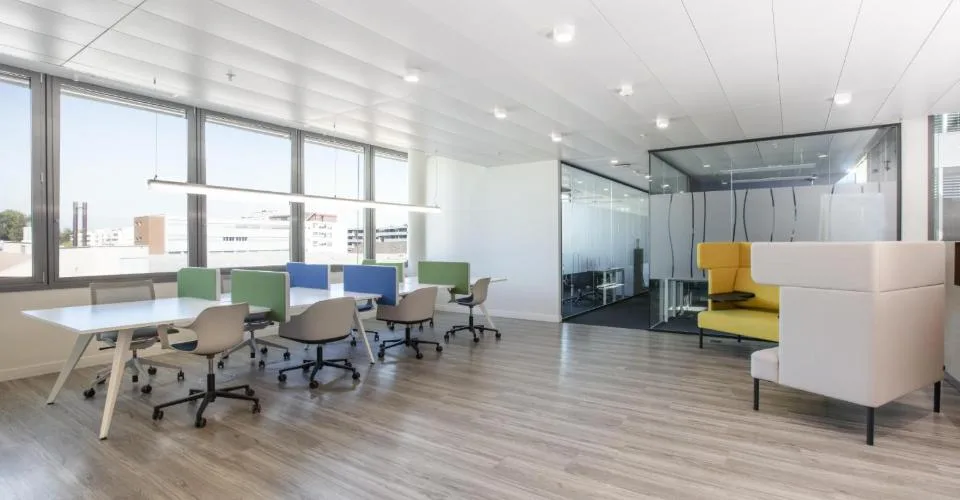 Eigener Schreibtisch in Regus Business Park