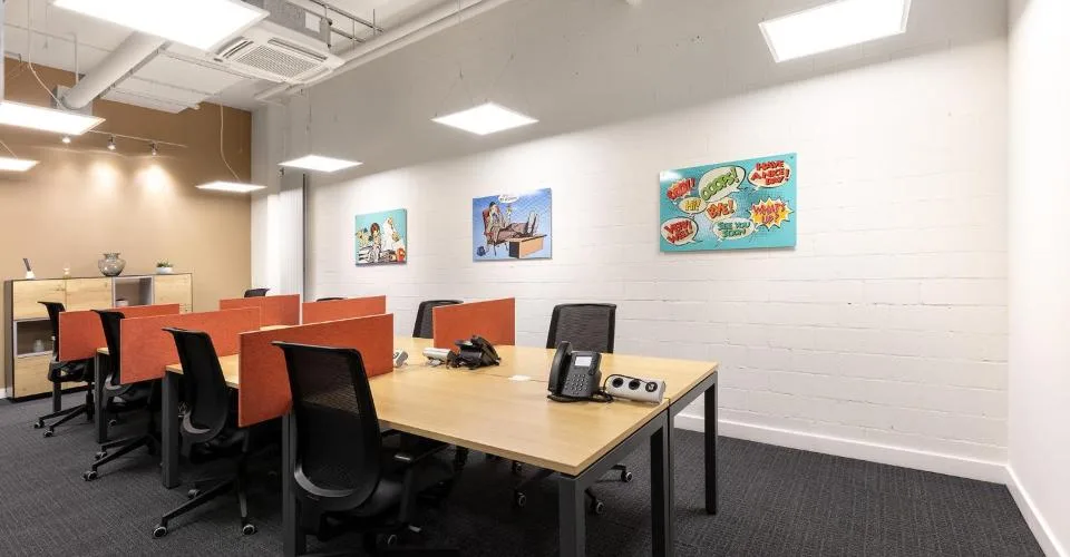 Privater Büroraum für 3 in Regus Main Station