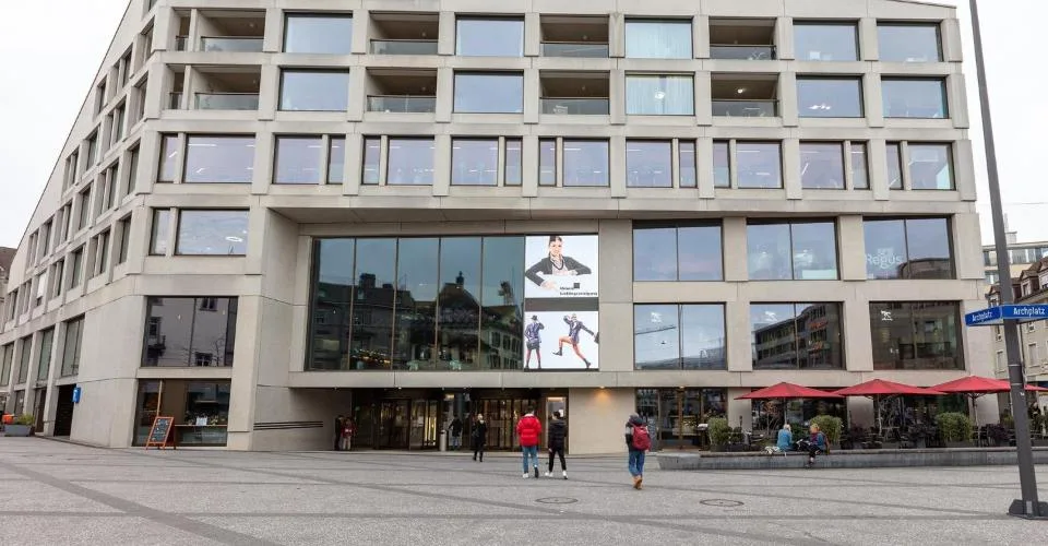 Eigener Schreibtisch in Regus Main Station