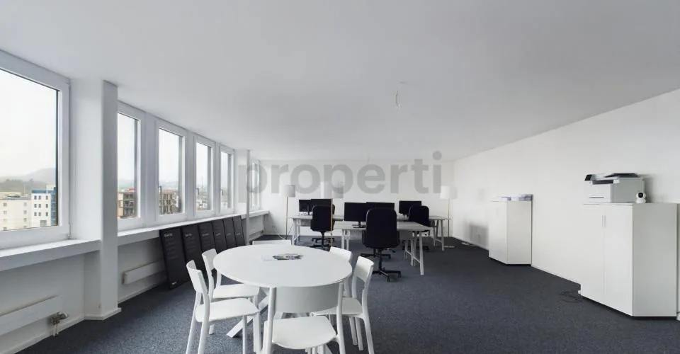 Einzigartiges und lichtdurchflutetes Büro in Emmen am Bahnhof
