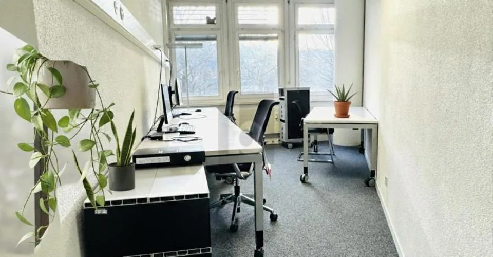 GROSSZÜGIGE, HELLE RÄUME AN ZENTRALER LAGE