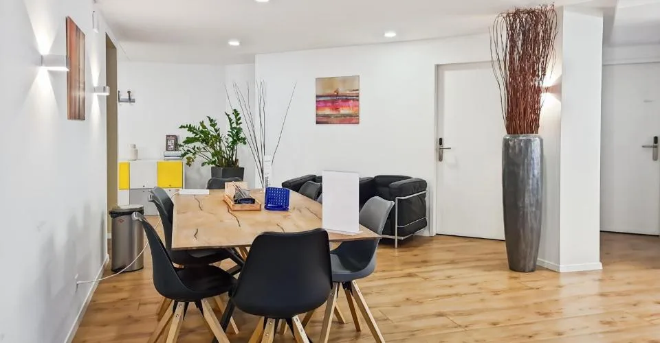 Privater Büroraum für 3 in Regus City Old Town