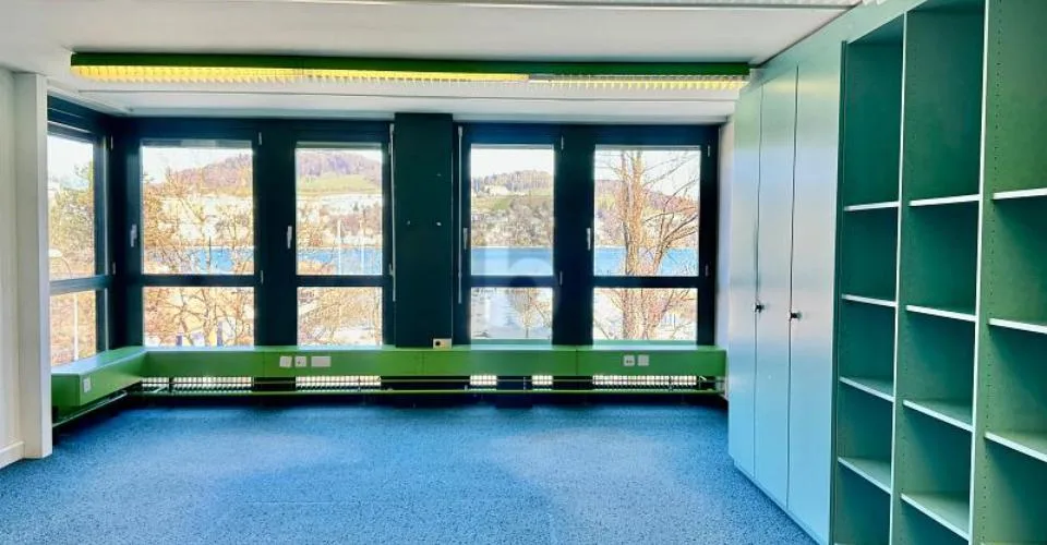 MODERN, LICHTDURCHFLUTET & FUNKTIONAL