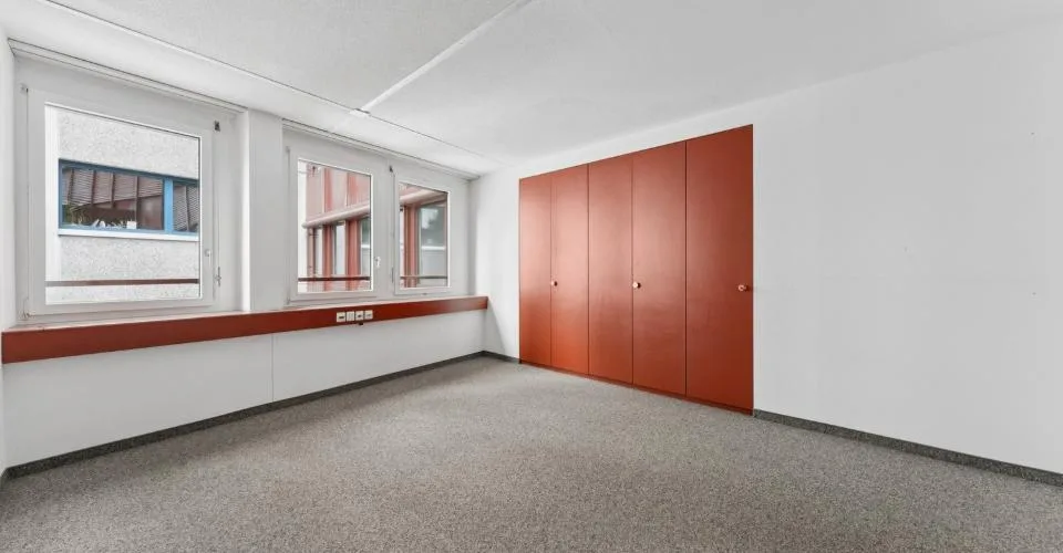Vielseitige Gewerbe- und Büroflächen an gut sichtbarer Lage