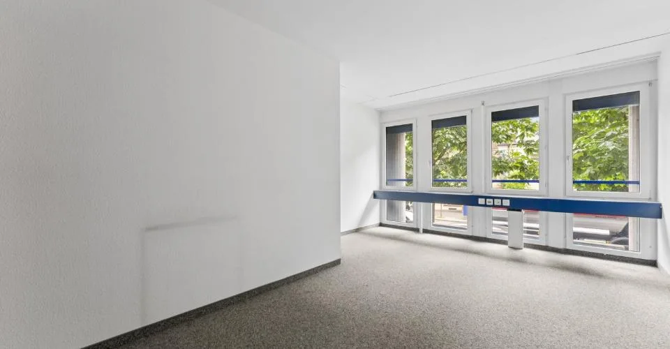 Vielseitige Gewerbe- und Büroflächen an gut sichtbarer Lage