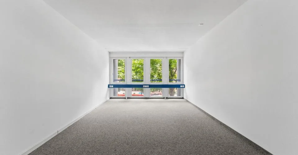 Vielseitige Gewerbe- und Büroflächen an gut sichtbarer Lage