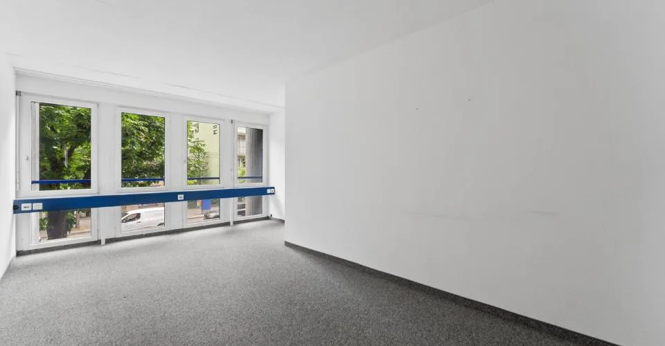 Vielseitige Gewerbe- und Büroflächen an gut sichtbarer Lage