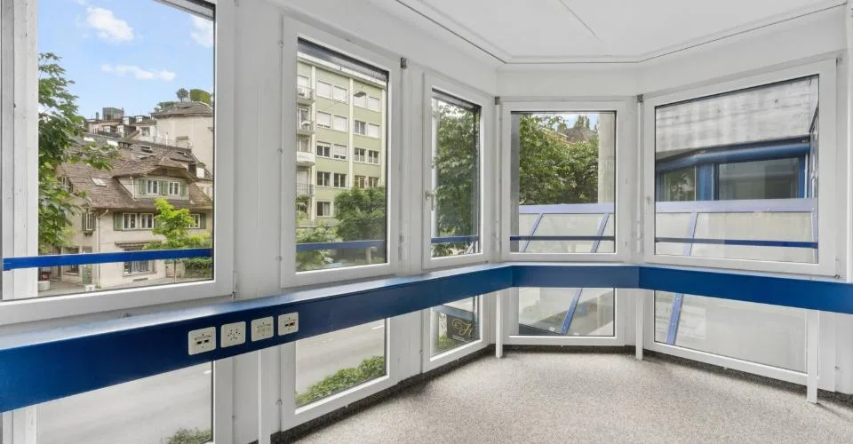 Vielseitige Gewerbe- und Büroflächen an gut sichtbarer Lage
