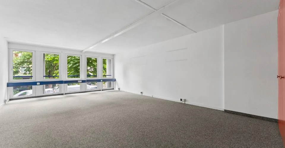 Vielseitige Gewerbe- und Büroflächen an gut sichtbarer Lage