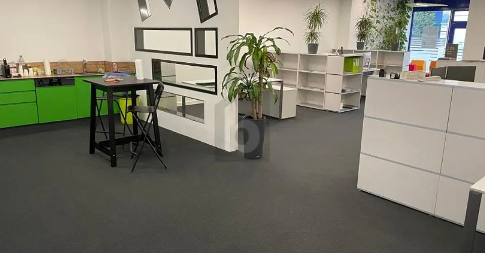 FLEXIBEL, LICHTDURCHFLUTET & PERFEKT ANGEBUNDEN