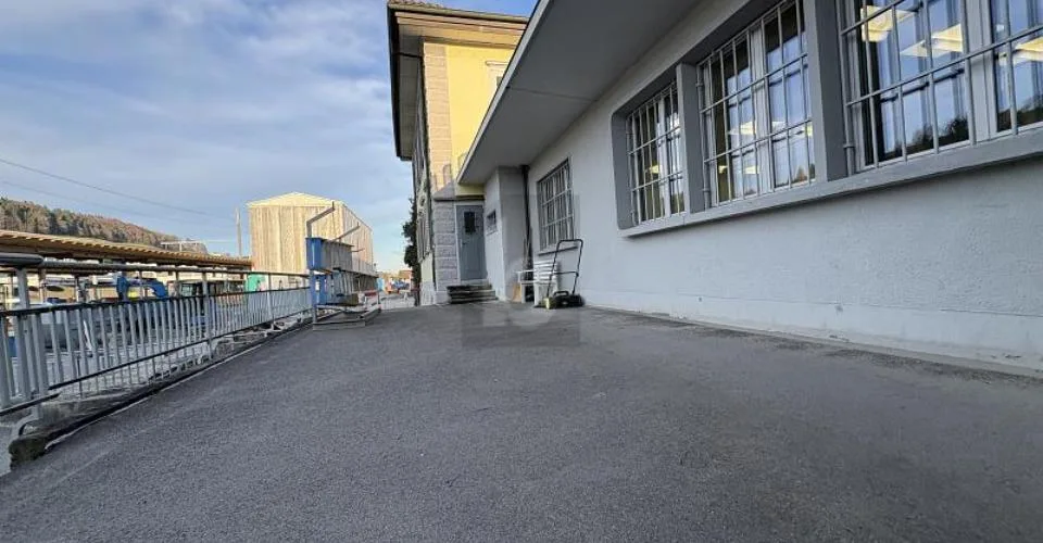 LICHTDURCHFLUTET MIT TOP ERREICHBARKEIT
