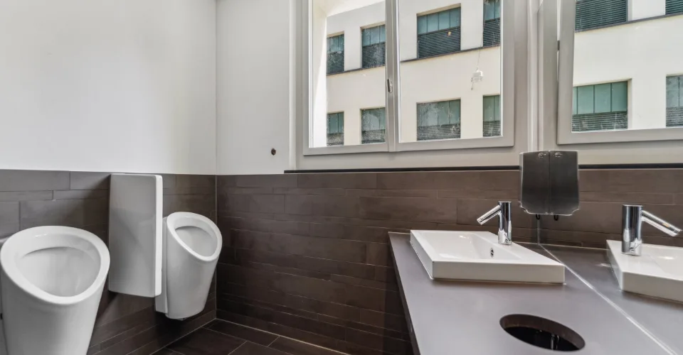 Première location - bureau/cabinet près de la gare et de la rivière Reuss