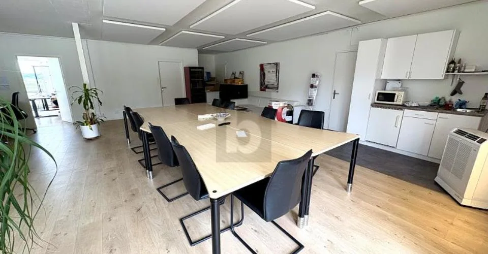 REPRÄSENTATIV MIT SEESICHT UND TERRASSEN