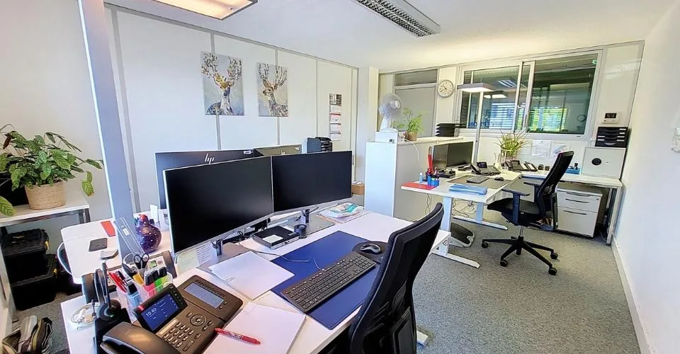 Locaux commerciaux - bureaux d'env. 220 m2 à Estavayer-le-Lac - FR