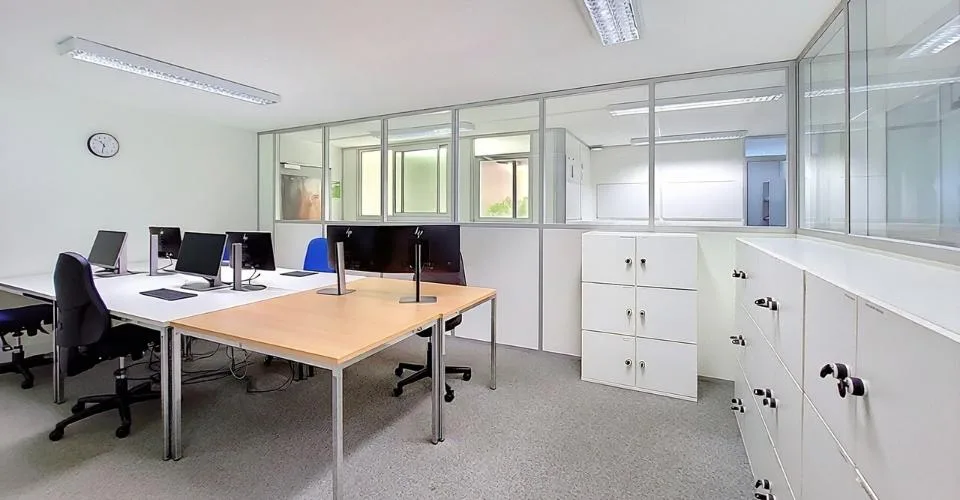 Locaux commerciaux - bureaux d'env. 220 m2 à Estavayer-le-Lac - FR