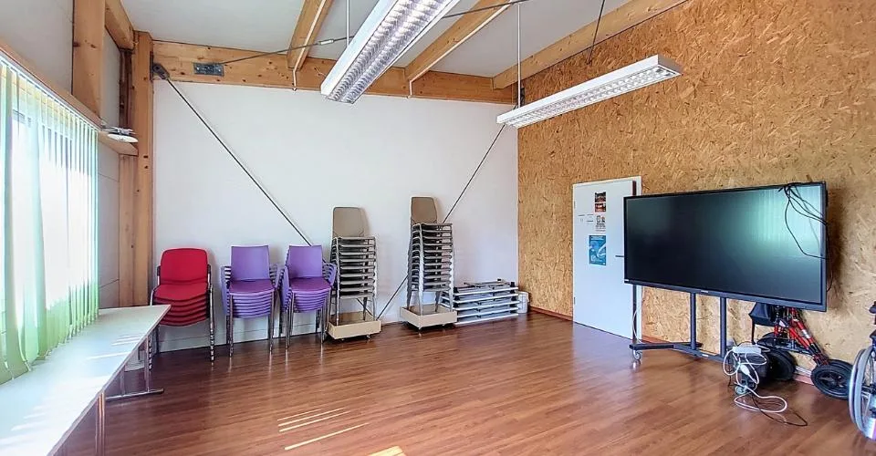 Locaux commerciaux - bureaux d'env. 220 m2 à Estavayer-le-Lac - FR