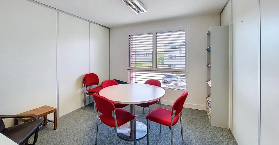 Locaux commerciaux - bureaux d'env. 220 m2 à Estavayer-le-Lac - FR