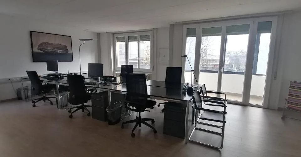 belle surface de bureau à proximité de la gare