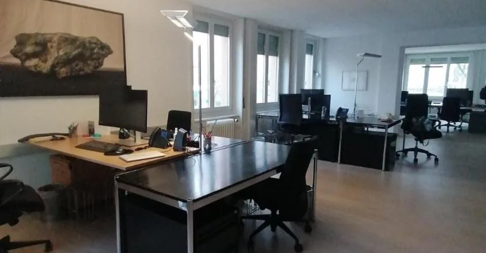 belle surface de bureau à proximité de la gare