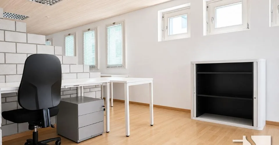 Lumineuse surface administrative open space d'env. 140 m²