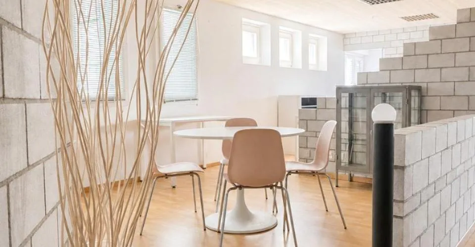 Lumineuse surface administrative open space d'env. 140 m²