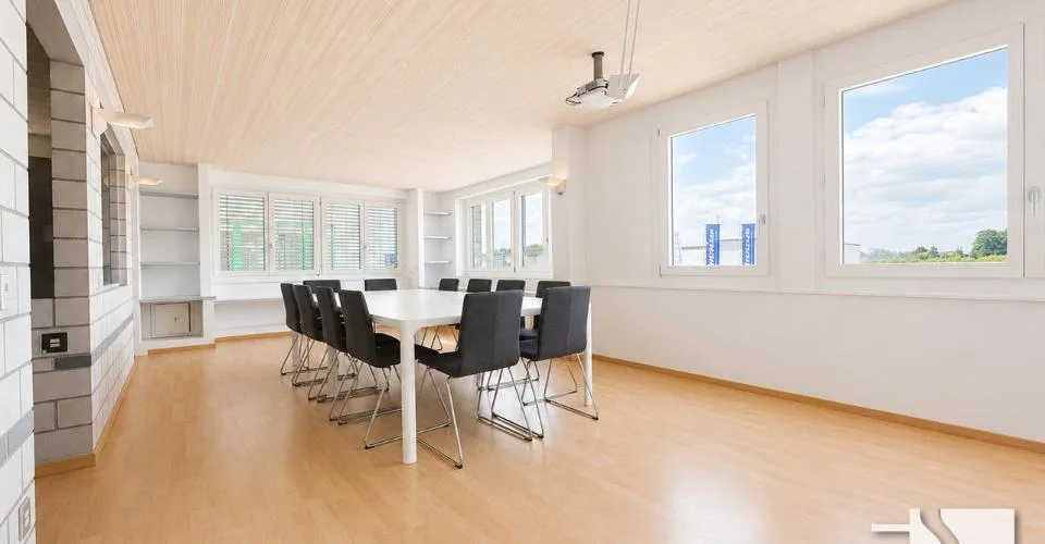 Lumineuse surface administrative open space d'env. 140 m²