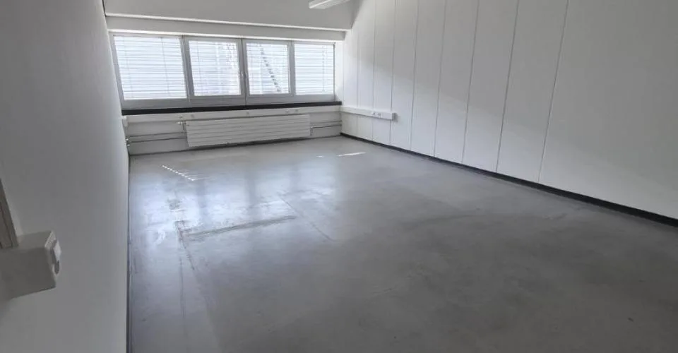 Bureaux lumineux et modulables-divisibles dans un emplacement central proximité de lautoroute