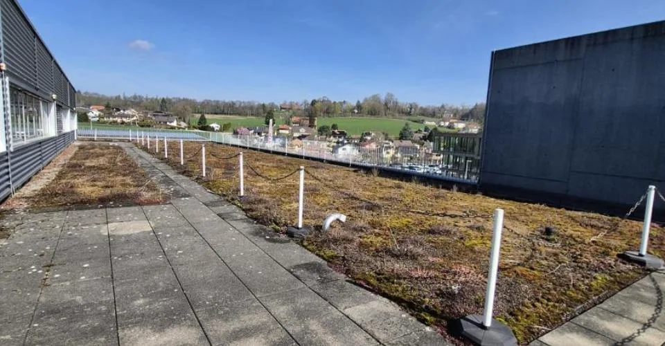 Bureaux lumineux et modulables-divisibles dans un emplacement central proximité de lautoroute