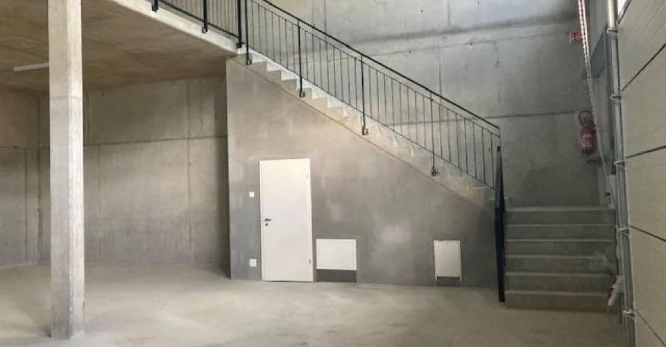 Administratif-Bureau 177.38 m² à Rueyres-les-Prés