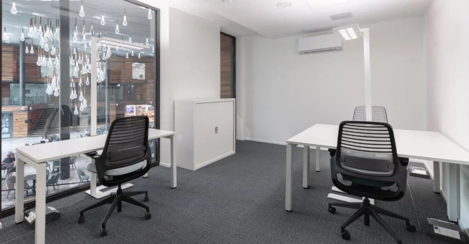 Privater Büroraum für 5 in Regus Stücki Village