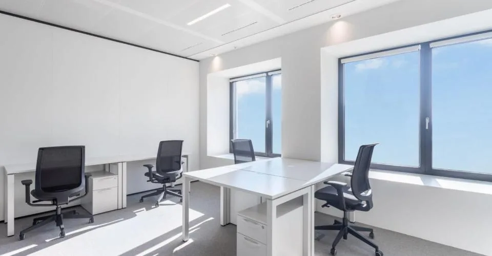 Büroräume für 3 in Spaces Grosspeter Tower