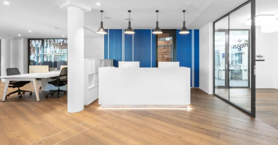 Bureau privé pour 10 personnes à Regus Stücki Village