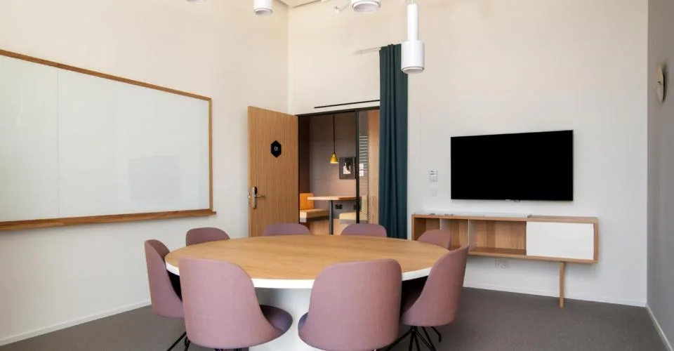 Büroräume für 10 in Spaces Grosspeter Tower