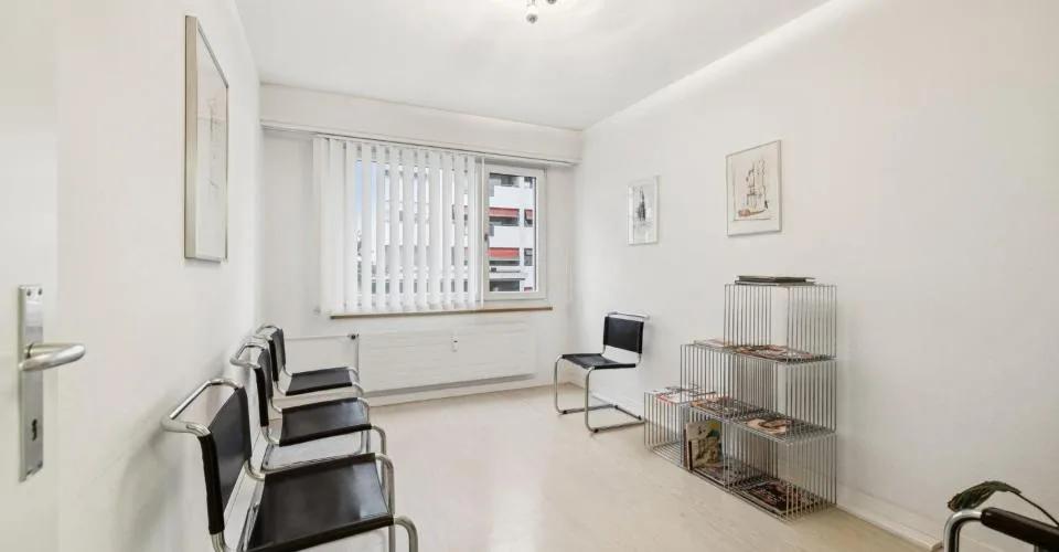 Cabinet, thérapie ou bureau dans le quartier branché de Gundeldingen, à Bâle – 187 m²