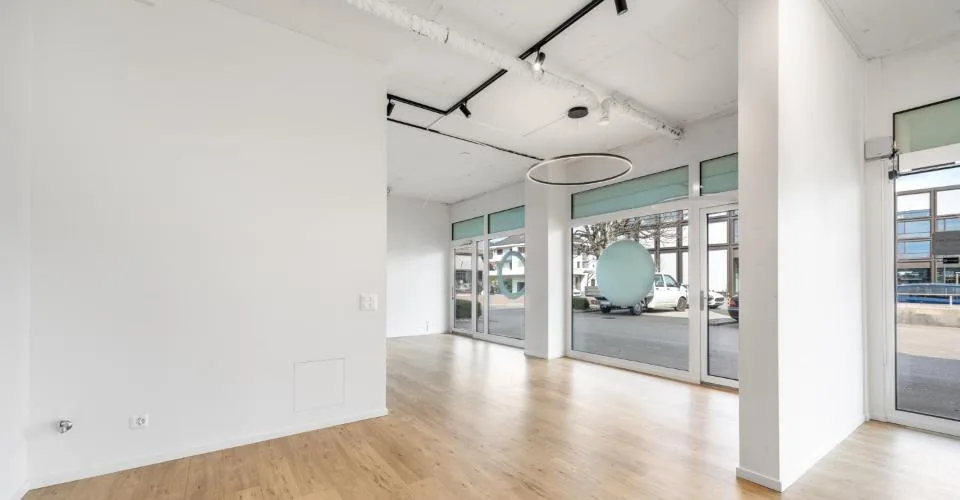 Espace commercial moderne et de haute qualité au centre de Mutschellen