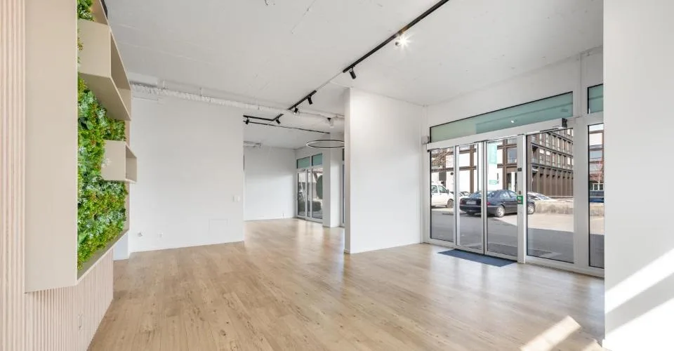 Espace commercial moderne et de haute qualité au centre de Mutschellen