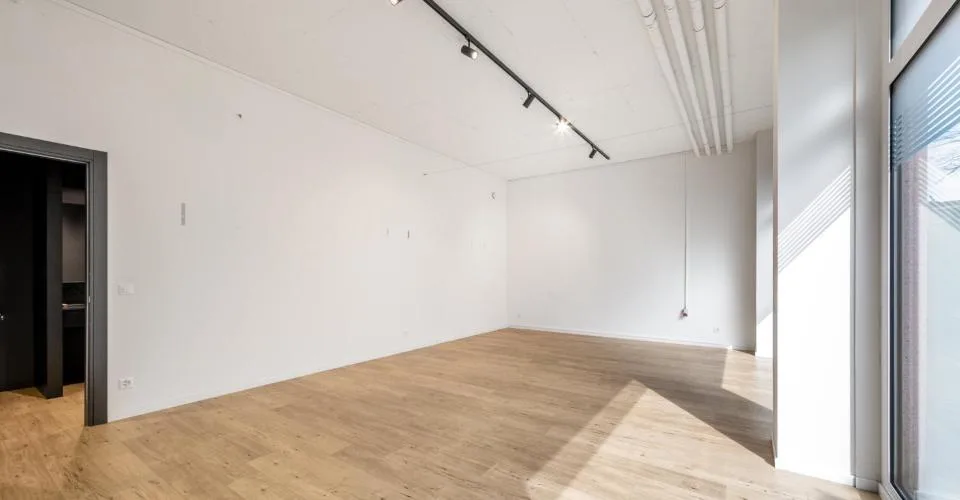 Espace commercial moderne et de haute qualité au centre de Mutschellen