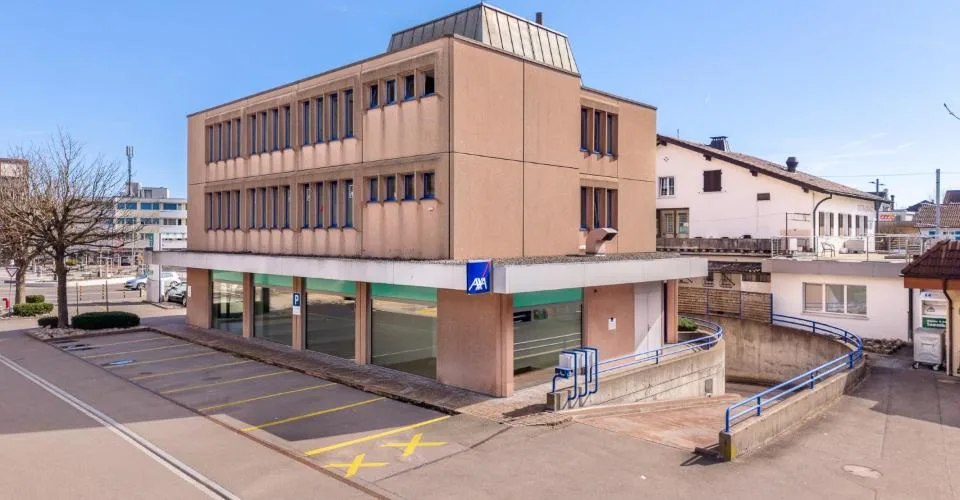 Espace commercial moderne et de haute qualité au centre de Mutschellen
