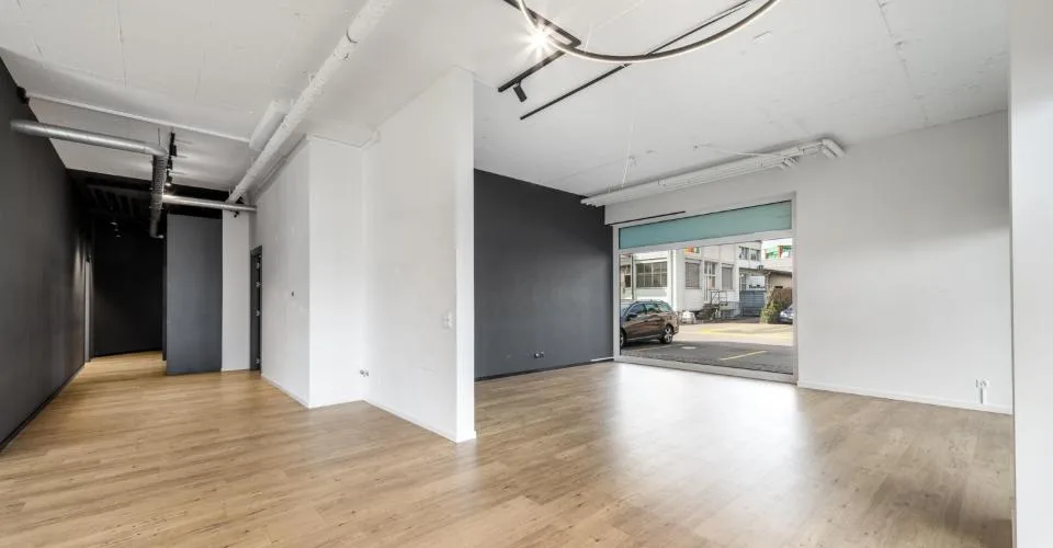 Espace commercial moderne et de haute qualité au centre de Mutschellen
