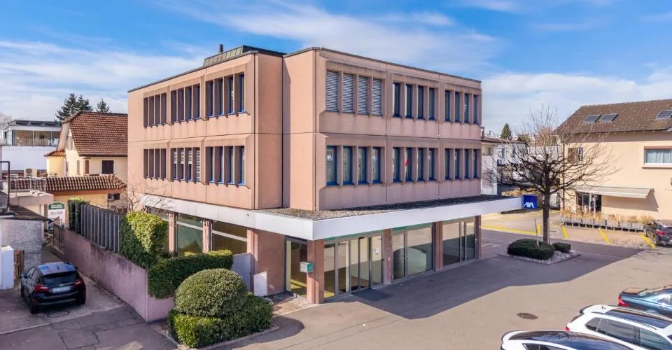 Espace commercial moderne et de haute qualité au centre de Mutschellen