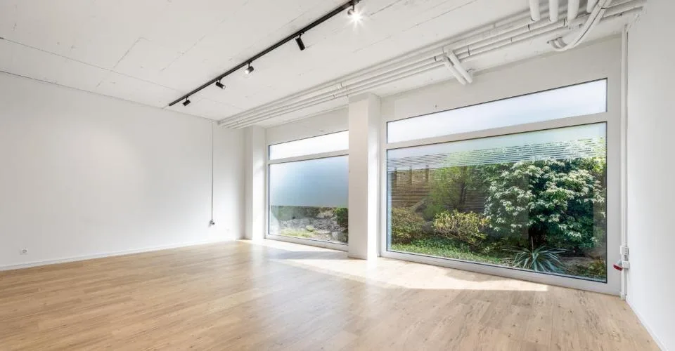 Espace commercial moderne et de haute qualité au centre de Mutschellen