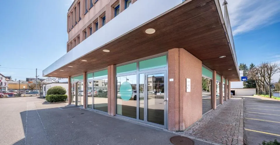 Espace commercial moderne et de haute qualité au centre de Mutschellen