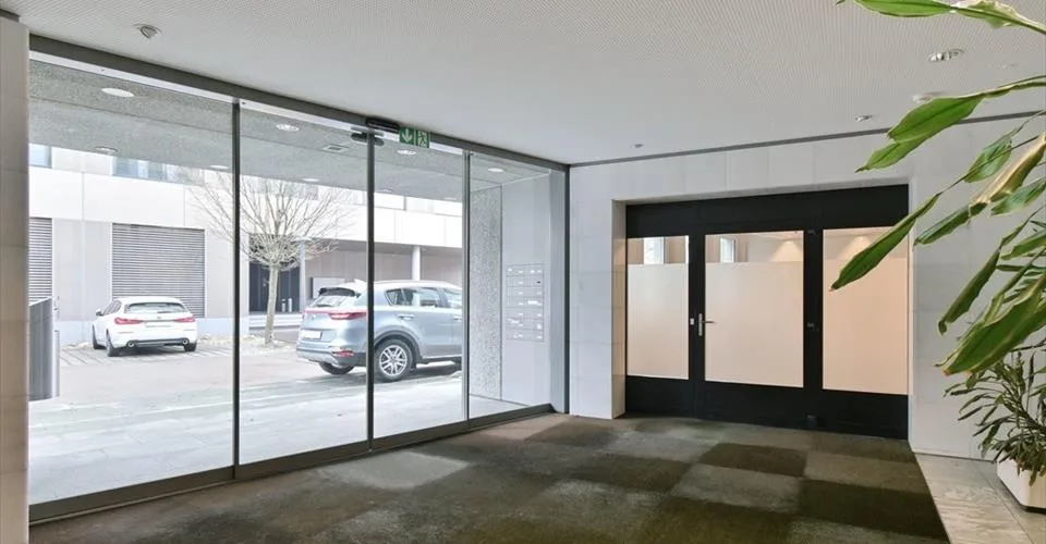 130 m2 - 1'100 m2 - Espace de bureaux dans la zone industrielle de Täfern